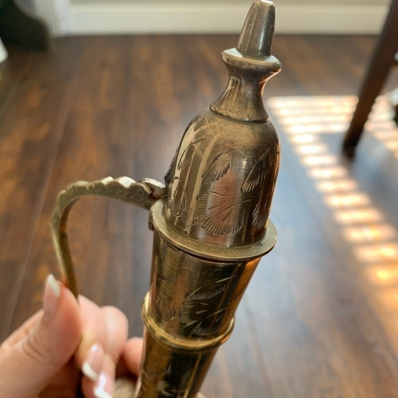 VINTAGE Sarana Brass Hand Made & Etched  Teapot Pitcher Made in India 8" Tall. - Picture 3 of 7